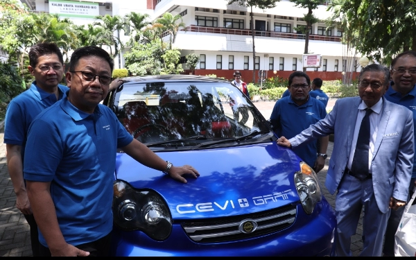 Thumbnail Berita - Keren! Mahasiswa Ubaya Ciptakan Mobil Listrik CEVI C1