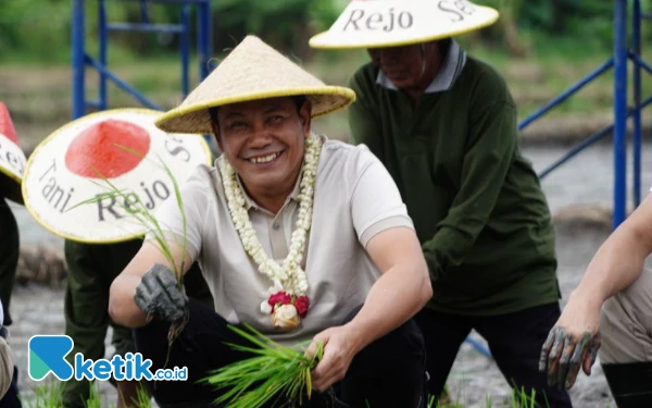 Thumbnail Berita - Beras Sidoarjo Dijual Premium di Jakarta, Plt Bupati Subandi Senang Kesejahteraan Petani Terjamin