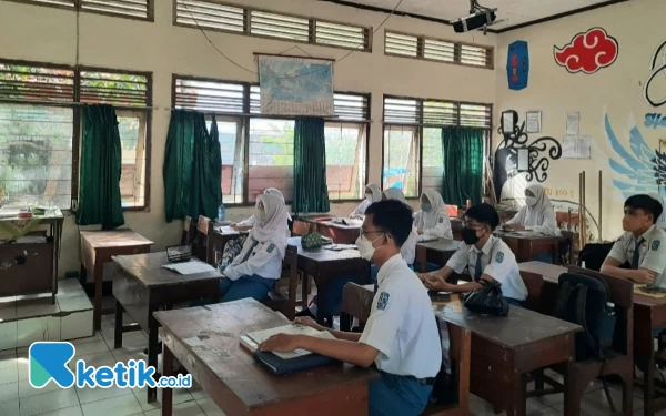 Thumbnail Berita - Peraturan PPDB SMP Surabaya 2023, MBR Surabaya Bisa Sekolah Swasta 