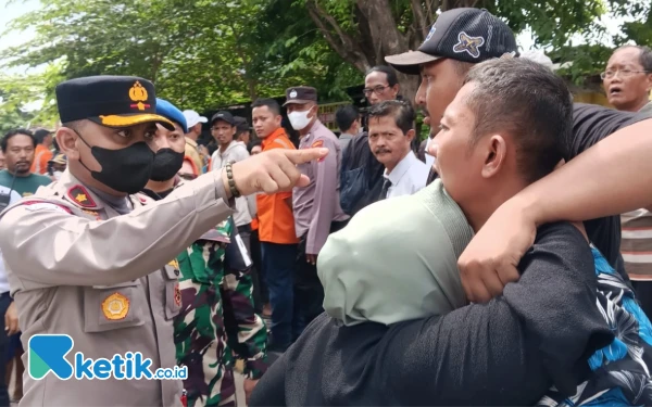 Thumbnail Berita - Eksekusi Lahan PT KAI di Stasiun Sidoarjo; Penghuni Melawan, Bangunan Dihancurkan