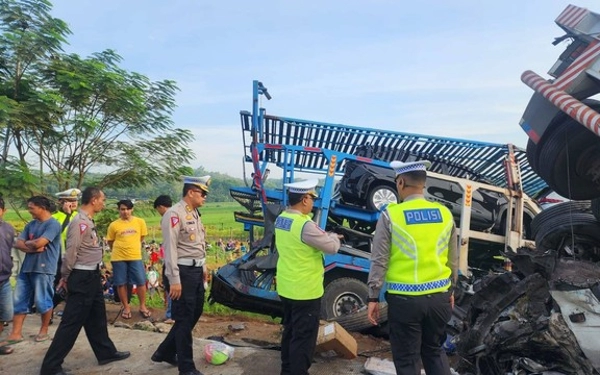 Thumbnail Berita - Kecelakaan Maut di Tol Semarang-Solo, 8 Mobil Terlibat, 6 Orang Tewas