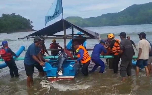 Thumbnail Berita - Mancing di Pantai Lenggoksono, Warga Dampit Malang Tewas Terseret Ombak