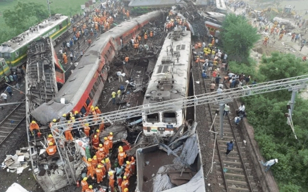 Thumbnail Berita - Tabrakan Kereta Api Paling Mematikan Sedekade Terakhir Terjadi di India, 233 Orang Tewas