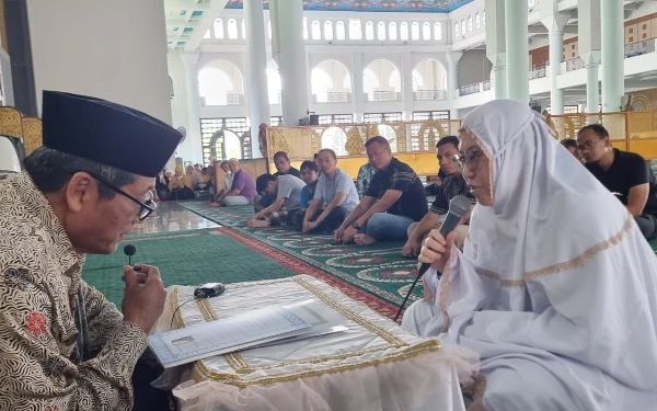 Thumbnail Berita - Berikrar di Masjid Al-Akbar, Nobella Jadi Mualaf setelah 5 Tahun Belajar Islam