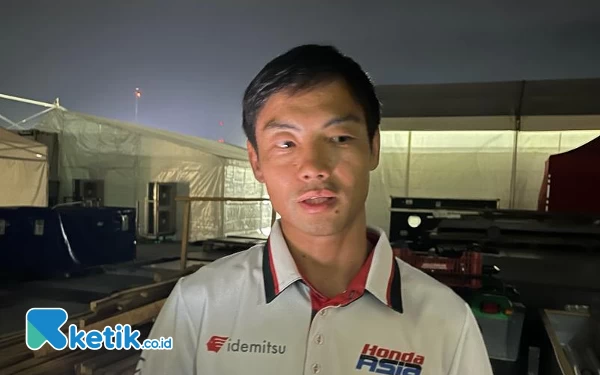 Thumbnail Eksklusif! Wawancara Ketik.co.id dengan Manajer Tim Mario Aji di Moto3 Honda Team Asia Hiroshi Aoyama