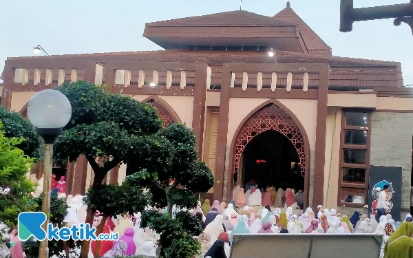 Thumbnail Berita - Tampung 5.000 Orang, Salat Id di Masjid  Al-Falah Sragen Hari Ini 