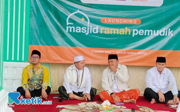 Thumbnail Bupati Situbondo Luncurkan Masjid Ramah Pemudik, Dilengkapi Pijat Refleksi Gratis dan UMKM