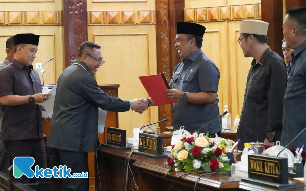 Thumbnail Pandangan Umum Fraksi-Fraksi terhadap RAPBD TA 2025, Ketua DPRD Sidoarjo: Program dan Belanja Harus Berkesinambungan