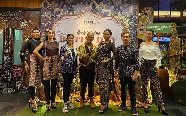 Thumbnail Berita - Peringati Hari Batik, Luminor Hotel Jemursari Surabaya Kolaborasi Dengan Embran Nawawi