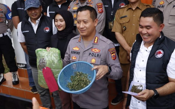 Thumbnail Berita - Empat Hari Berturut-turut, Polresta Bandung Berhasil Amankan 4 Tersangka Kasus Narkotika