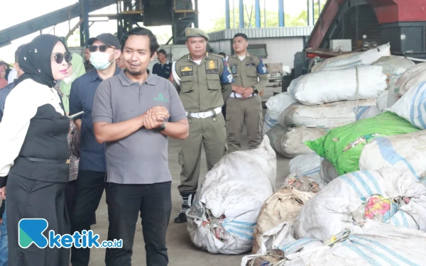 Thumbnail Berita - Wabup Sidoarjo Mimik Idayana Gagas Inovasi Penanganan Sampah dengan DLHK Sidoarjo