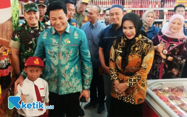 Thumbnail Berita - Wakil Bupati Sidoarjo Mimik Idayana Ajak Emak-Emak Pilih Produk yang Bagus dan Segar