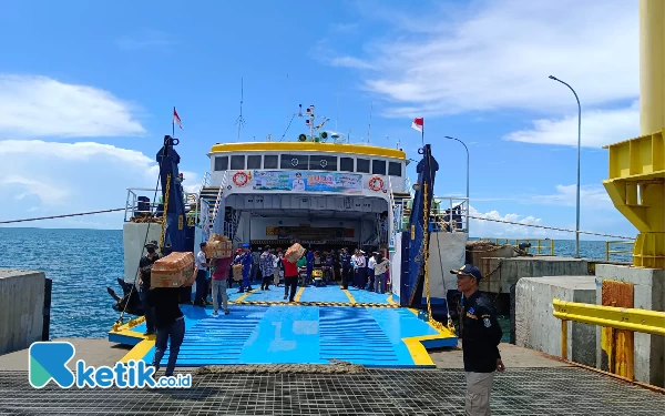 Thumbnail Berita - Arus Balik Lebaran di Pelabuhan Jangkar Situbondo Mulai Bergerak