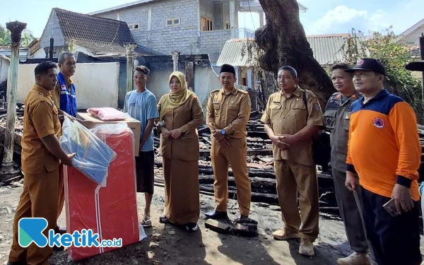 Wabup Situbondo Ulfiah Sigap Salurkan Bantuan untuk Korban Kebakaran Rumah