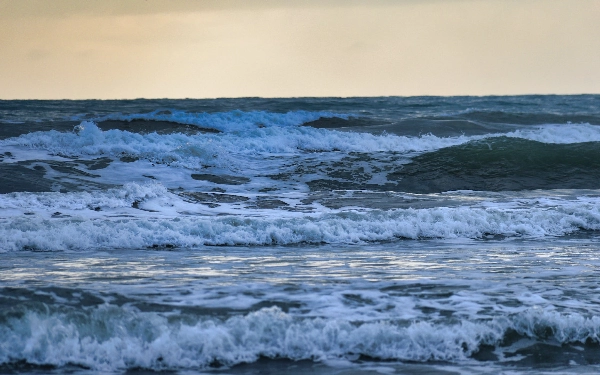 Thumbnail Berita - BMKG: Waspada Gelombang Laut Setinggi Empat Meter