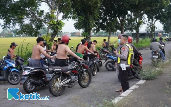 Satlantas Polresta Sidoarjo Ciduk Ratusan Remaja Balap Liar Habis Sahur di Arteri Porong