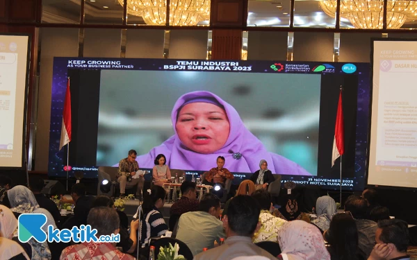 Foto Sebanyak 145 undangan mengikuti Temu Industri dan menyimak pemaparan prosedur pengajuan TKDN  oleh Nila Kumalasari, ST, MT secara online. (Foto: Sumarno/Ketik.co.id)