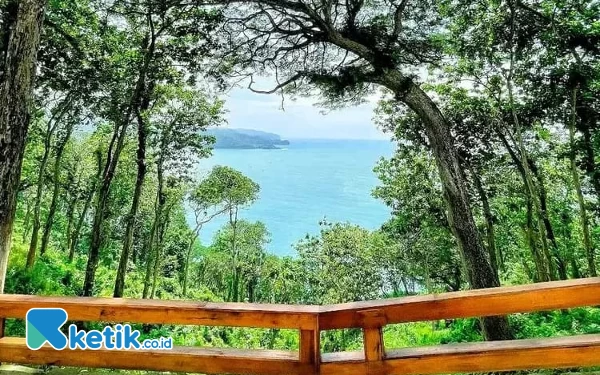 Foto Mentari Hill, sajikan pemandangan samudra dan aneka ragam spot Instagramable. (Foto: Al Ahmadi/Ketik.co.id)