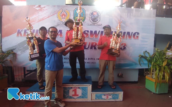Thumbnail Berita - Surabaya Raih Juara Umum Kejurda Fin Swimming