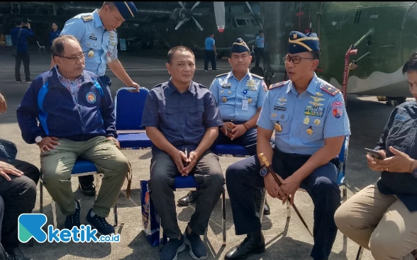 Thumbnail Berita - Jalin Keakraban, Danlanud Abd Saleh Ajak Wartawan Diskusi Kedirgantaraan