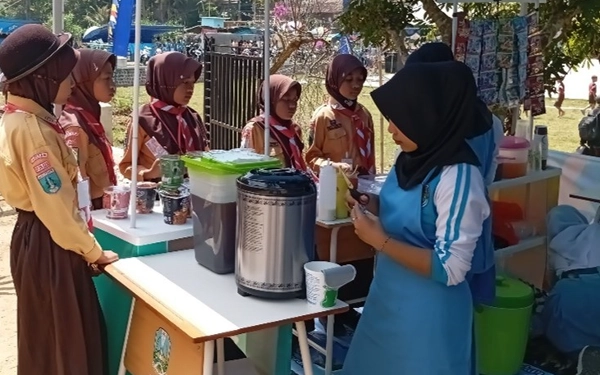 Meriahkan HUT Ke-79 RI, SMAN 1 Tegalombo Gelar Bazar Kreativitas Siswa Double Track Tata Boga