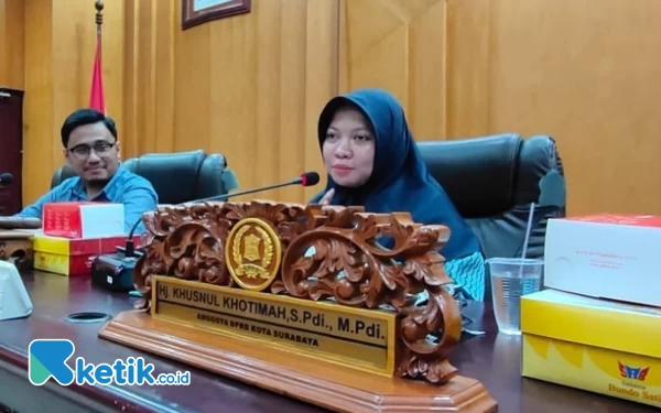 Thumbnail Berita - DPRD Surabaya Soroti Kualitas Seragam Siswa Gratis untuk Keluarga Miskin