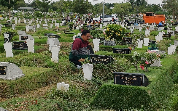 Thumbnail Berita - Panduan Ziarah Kubur Jelang Ramadhan: Tata Cara dan Bacaan Doa Lengkap