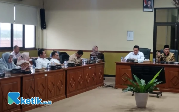 Thumbnail Berita - Komisi D DPRD Sidoarjo: Solusi Ribuan Anak Tidak Sekolah di Sidoarjo Harus Holistik