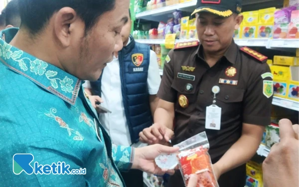 Thumbnail Bupati Sidoarjo Subandi Sidak Tiga Supermarket, Minta Produk Kedaluwarsa Segera Ditarik