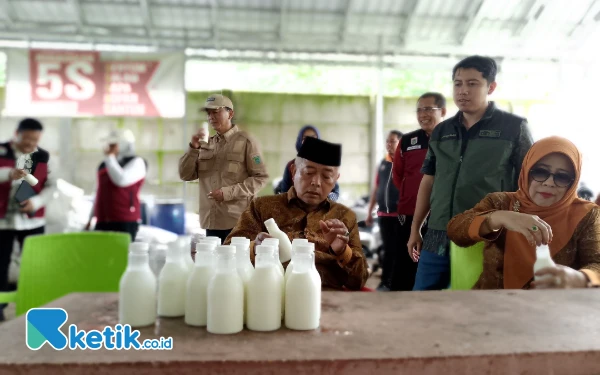 Thumbnail Berita - Produksi Susu Kambing 60 Liter Perhari, Bupati Malang Puji Peternak Milenial di Bululawang