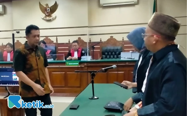 Thumbnail Sidang Tipikor Pemotongan Insentif BPPD Sidoarjo, Ari Suryono Dituntut 7,5 Tahun Penjara dan Ganti Uang Rp 7 M