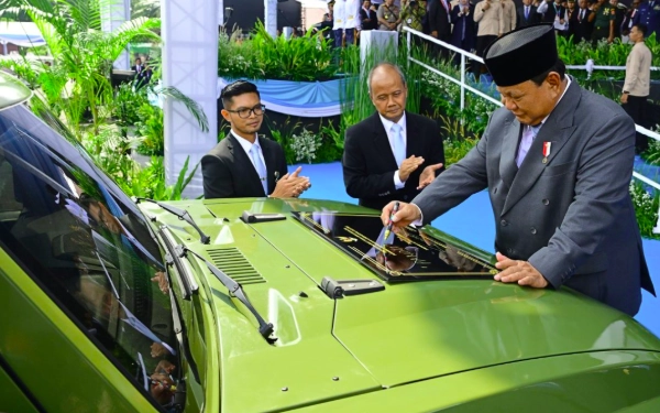 Thumbnail Berita - Era Baru Pertahanan Ramah Lingkungan, Prabowo Luncurkan Kendaraan Listrik Taktis Pindad